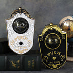 Sonnette de porte avec globe oculaire effrayant